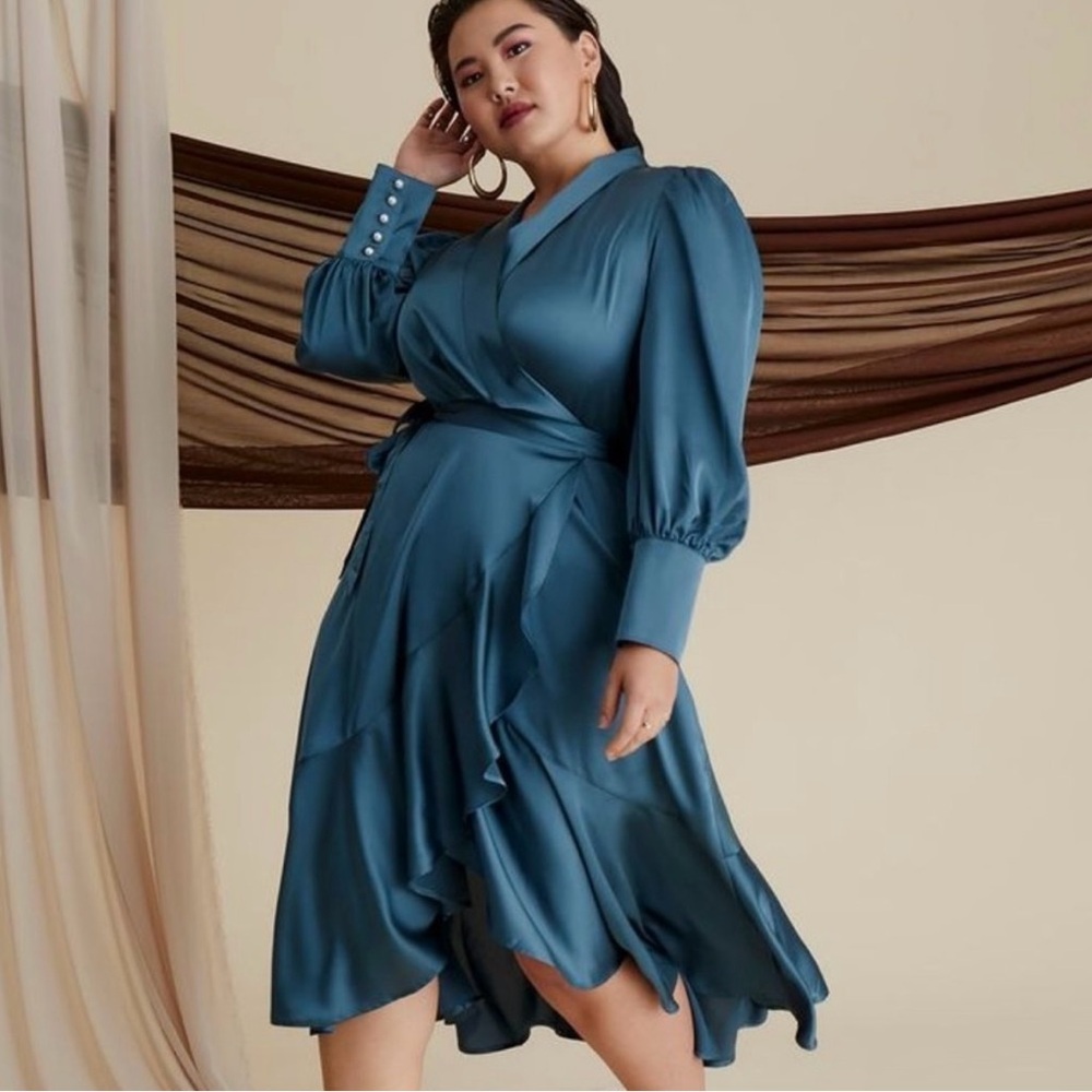ELOQUII Satin Bishop Pearl Sleeve Cuff Wrap Dress in Teal, Size 24